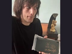 由宫本茂签名的 NWC 2015 一等奖新任天堂 3DS XL
