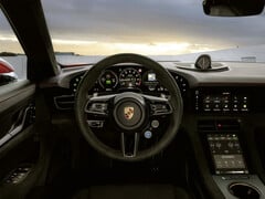 2027款保时捷Taycan E-Shift仪表盘。