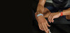 白色/灰色 Amazfit Helio Strap。(图片来源：Amazfit）