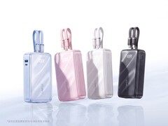 新款安克移动电源能够识别 iPhone 机型,从而实现优化充电。