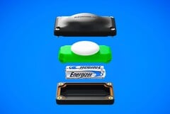 时间胶囊使用 AAA 电池为Apple AirTag 供电。(图片来源：Elevation Lab）