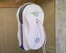 窗户、镜子、门——测试Hutt 10窗户清洁机器人