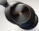 OneOdio Focus A6 降噪罩耳式耳机以实惠的价格再现了高分辨率的音乐和清晰的人声。(图片来源:Notebookcheck)