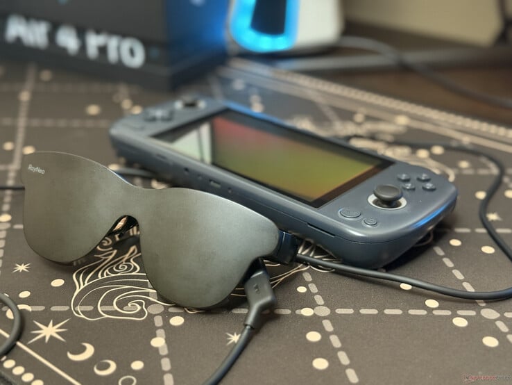 RayNeo Air 4 Pro 连接至一款游戏掌机