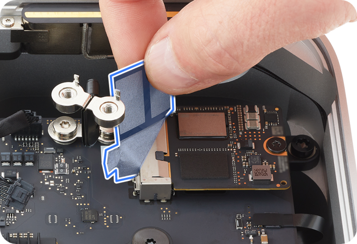 新款 Mac Studio 中的 SSD 模块