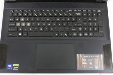 宽敞的全尺寸键盘,适合游戏和内容创作