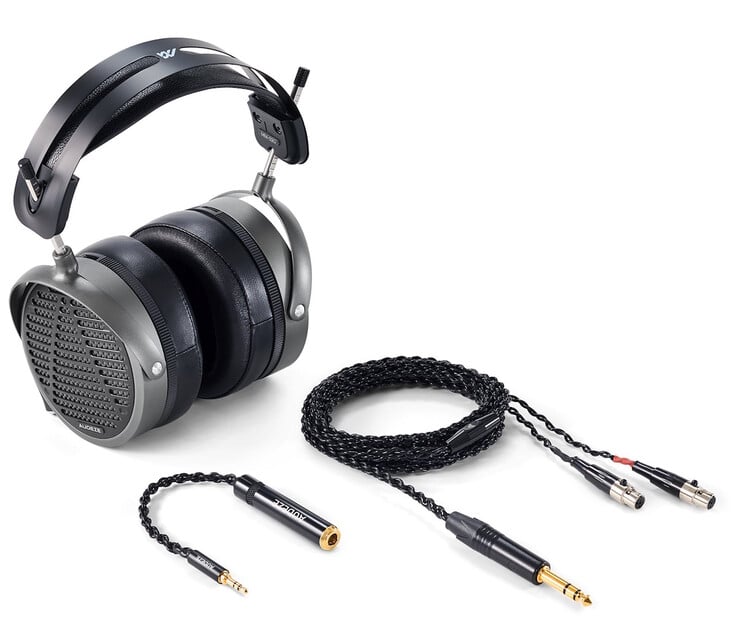 Audeze MM-520 随附电缆和插头适配器。