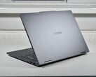 小心经济型变体：可折叠笔记本电脑联想 IdeaPad 5 2 合 1 显示了廉价配置的风险（如图：联想 IdeaPad 5 2 合 1 14AKP10，图片来源：Benjamin Herzig/Notebookcheck：Benjamin Herzig/Notebookcheck)