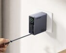 配备可伸缩 USB-C 数据线的 Nexode Pro 160W 充电器