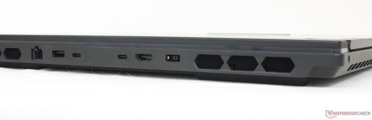 后部：2.5 Gbps RJ-45、USB-A 3.2 Gen.1、2x Thunderbolt 4 w/ DisplayPort 1.4 + Power Delivery 140 W、HDMI 2.1、交流适配器