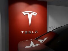 在这起具体事故中,特斯拉的“自动驾驶”功能似乎并未出现故障。