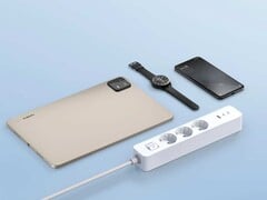20W 电源插座可同时为多台设备充电（图片来源：小米）