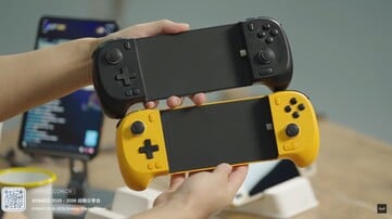 Ayaneo 游戏垫可选配伸缩控制器，通过 USB-C 接口连接。(图片来源：Ayaneo）