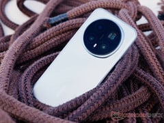 Magic 8 Pro 在马来西亚的起价约为 1113 美元。图：手机背面。(图片来源：Notebookcheck）