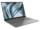 联想Yoga Slim 7i Pro 14IAP笔记本电脑评论。具有12个核心和2.8K显示屏的经济型副笔记本