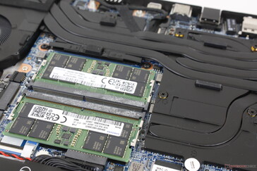 可访问的2个SODIMM DDR5插槽，每个高达32GB