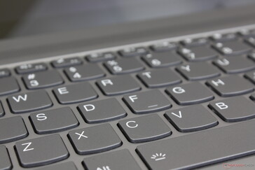 按键反馈很灵敏，但键程没有ThinkPad系列那么深。