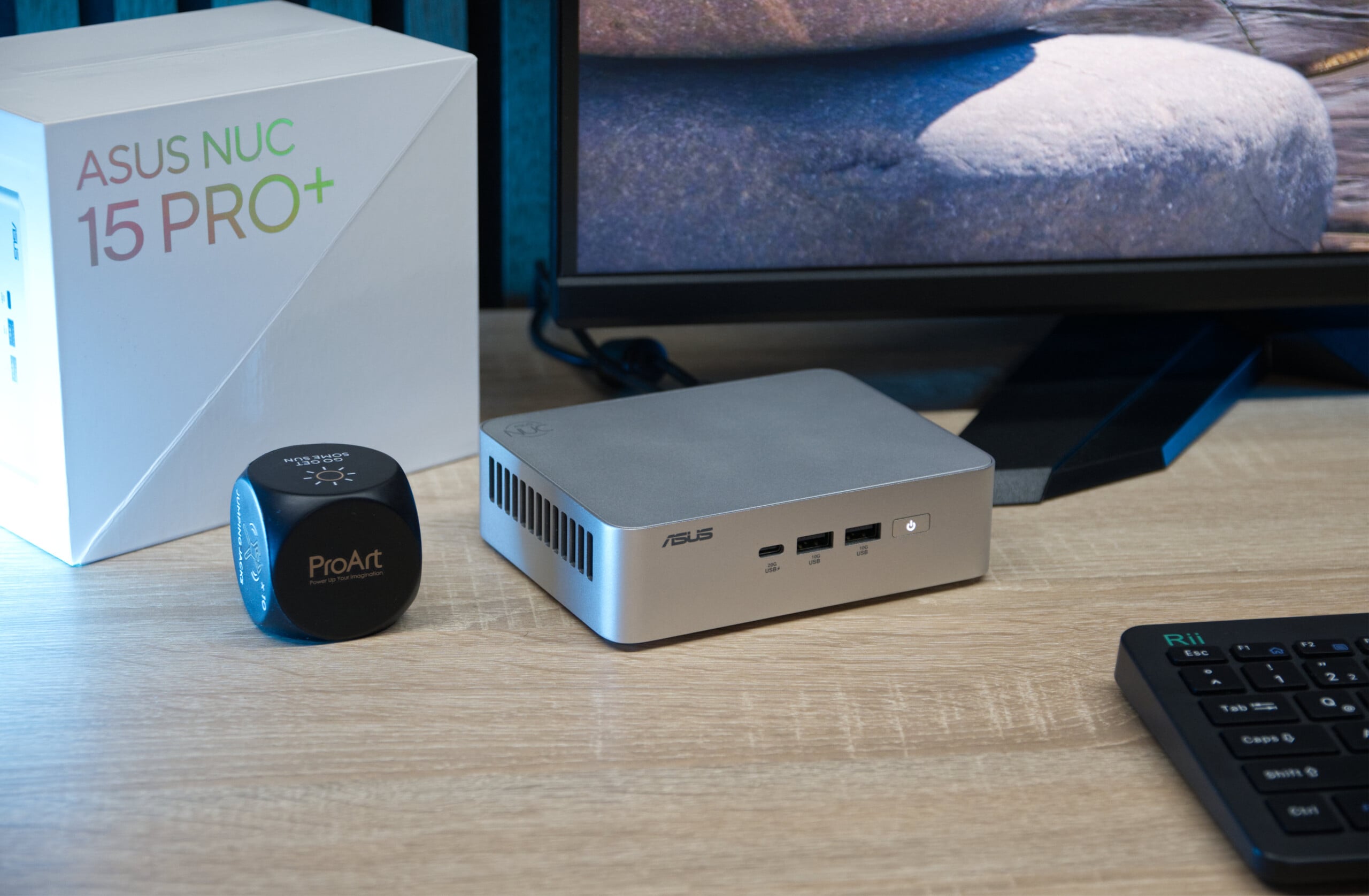 华硕 NUC 15 Pro+