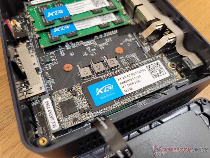 用户最多可以安装两个硬盘。不支持PCIe驱动器