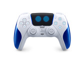 Astro Bot 限量版控制器的触摸板上有 Astro 的眼睛。(图片来源：PlayStation on X/Twitter）