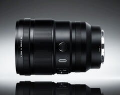 7Artisans 135 mm f/1.8 全画幅镜头现已推出适配徕卡、松下和索尼的版本。