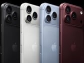 Apple iPhone 18 Pro 和 iPhone 18 Pro Max 的背面视图，展示摄像头模组