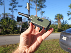 这位 YouTuber 使用 LoRa 节点(如图)在不同城市之间建立连接。