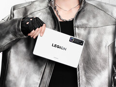 Legion Tab Gen 5 在共享基准测试中取得了不错的成绩。图：显示平板电脑背面的宣传图片。