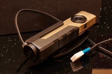 ...以及皮套上。(图片来源：Andreas Sebayang/Notebookcheck.com）