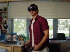 图中所示为 Steam Frame VR 头显及控制器