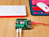 Raspberry Pi 固态硬盘套件仍可在一些零售商处购买，但只有 HAT。(图片来源：Raspberry Pi 基金会）
