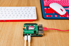 Raspberry Pi 固态硬盘套件仍可在一些零售商处购买,但只有 HAT。(图片来源:Raspberry Pi 基金会)
