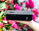 迷你 PC 的两种配置之一带有 MCIO 端口。图：GPD Box 的侧视图。
