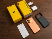 Poco M8 Power 包装盒内含物。
