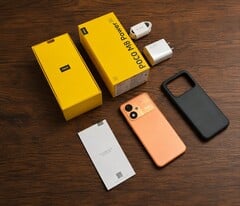 Poco M8 Power 包装盒内含物。
