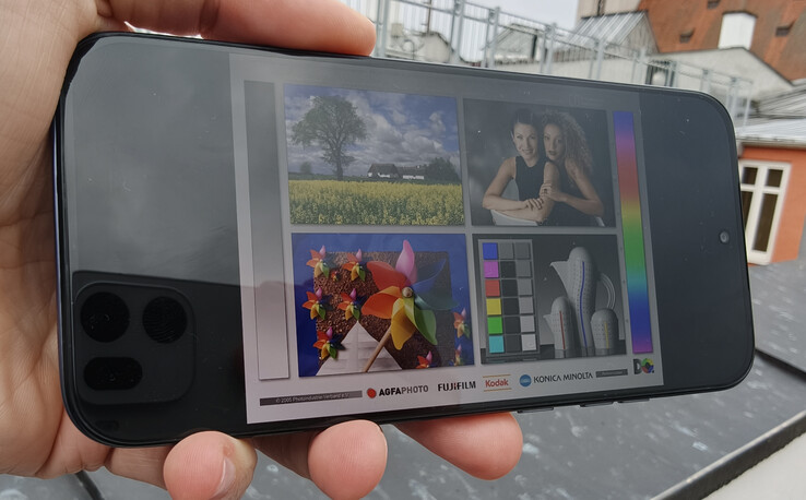 户外使用：摩托罗拉 Moto G67