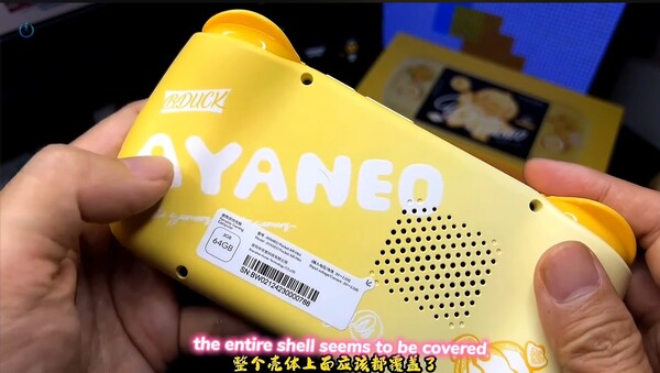 Ayaneo Pocket Air Mini B.Duck 版配备 3GB 内存和 64GB 存储空间。
