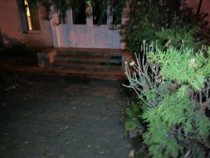 夜间摄影：主相机 + 露营灯（图片来源：Sergey Tarasov - Notebookcheck）