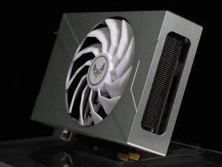 GeForce RTX 4070 Sakura Snow X 的护罩完全由铝材加工而成（图片来源：Zephyr）