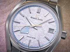 新款 Grand Seiko SBGA21 表盘特写。