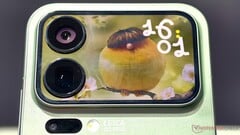 小米 17 Pro 和 Pro Max 背面的第二块显示屏在小米 18 Pro 上可能会变得更大