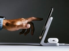 Nomad Stand One Gen 4 可为Android 智能手机无线充电,功率高达 25 瓦(图片来源:Nomad)