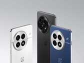 OnePlus 13 旗舰智能手机配备 6.82 英寸显示屏。(图片来源：OnePlus）