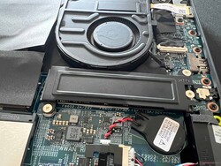 带附加散热器的 M.2-2280 SSD