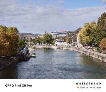 Oppo 70mm 200 万像素,不带三脚架。