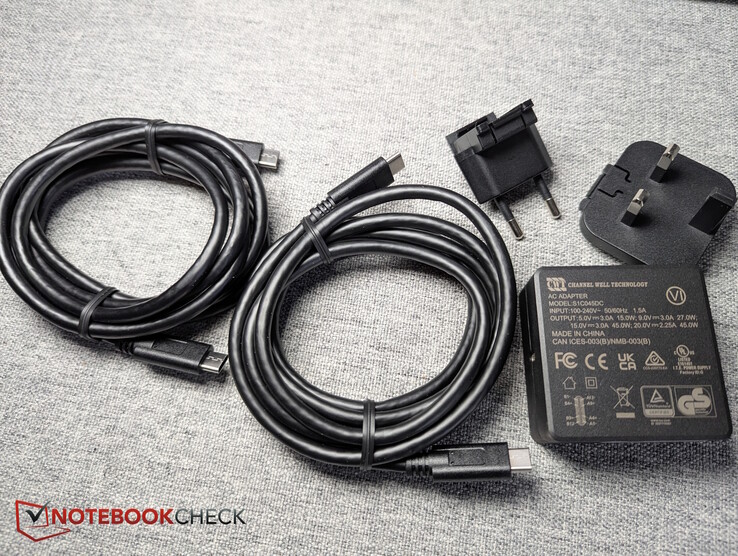 包装盒内容物2× USB-C 至 C 连接线和 1 个电源适配器（欧盟和英国适配器）