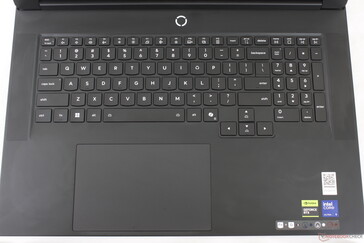 宽大的键盘，与Legion Pro 7 16 相比变化不大