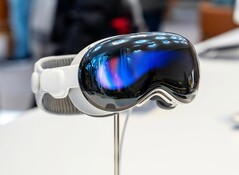 Apple 预计将在年底推出 Vision Pro 的后续产品。(图片来源：Roméo A.）