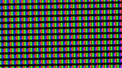 LC 显示器采用经典的 RGB 子像素矩阵，由一个红色、一个蓝色和一个绿色 LED 组成。