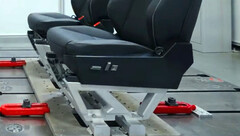 Cybertruck的前卫外形被其座椅调节按钮所模仿（图片：特斯拉）